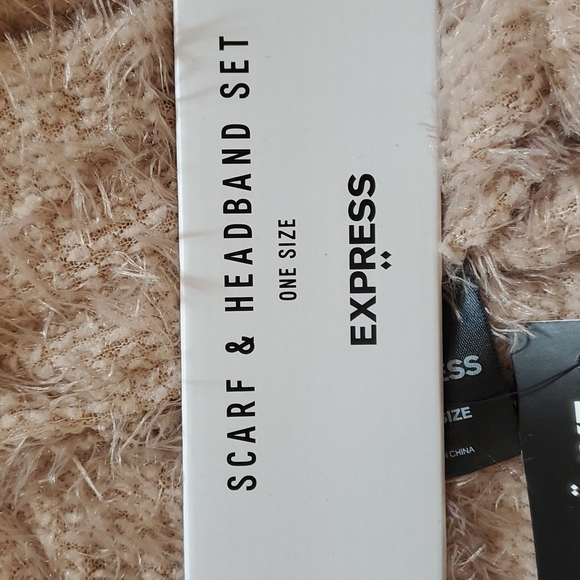 Express tan scarf and headband set in get Box - Picture 2 of 7